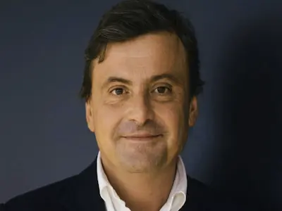 Carlo Calenda raccomanda StravinoX